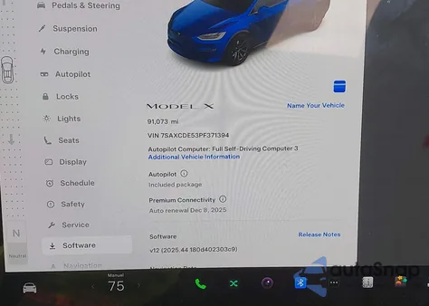 2023 Tesla Model X Dual Motor All-Wheel Drive/Standard Range z USA, uszkodzony, nr VIN 7SAXCDE53PF371394